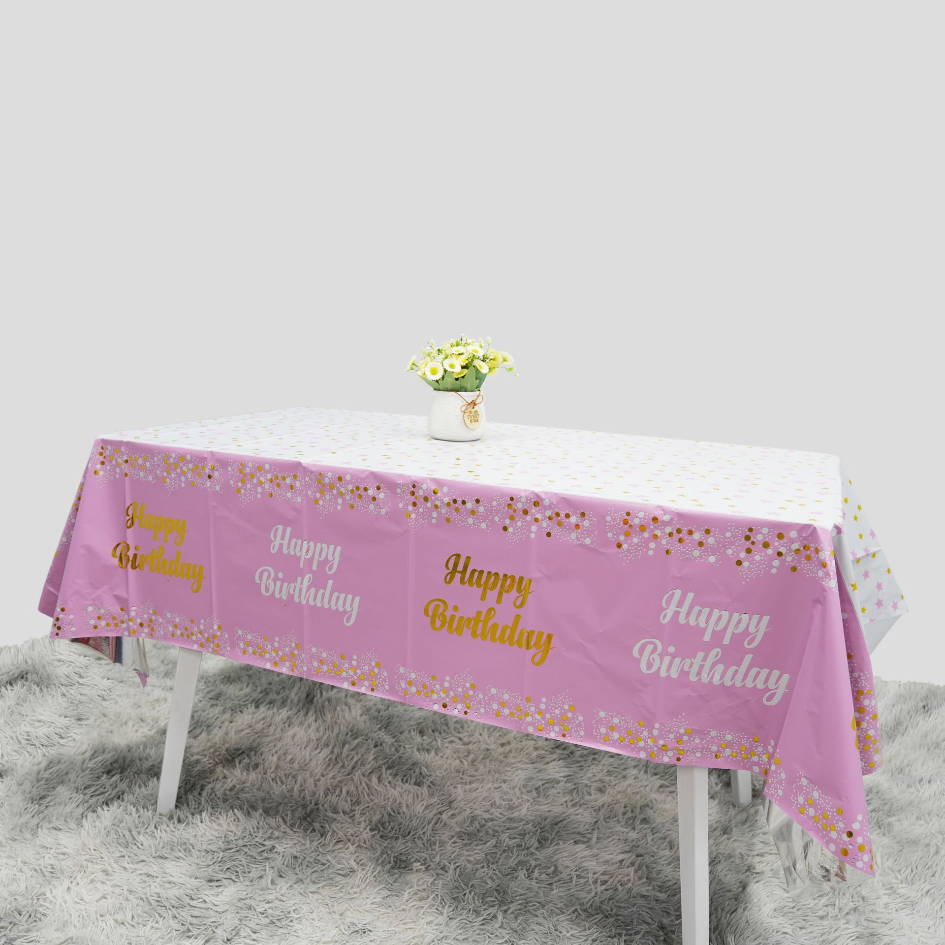 Table Cloth Disposable - مفرش طاولة للاستخدام مرة واحدة لعيد