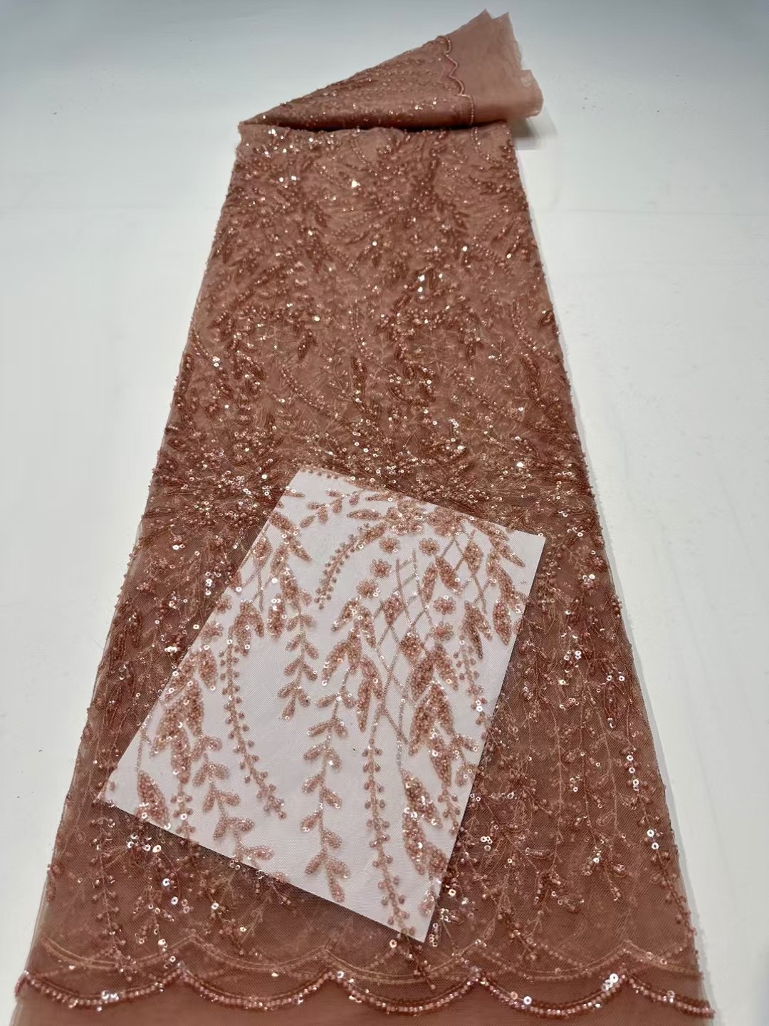 أقمشة الدانتيل الفرنسي 2026 جو - مراجعة Glitter Tablecloth وسعره